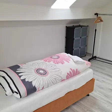 Lägenhet Schoene Maisonette Fuer Monteure In *